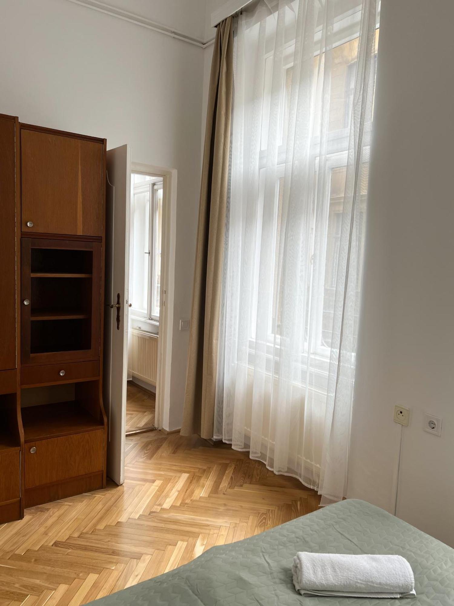 Apartament Large In