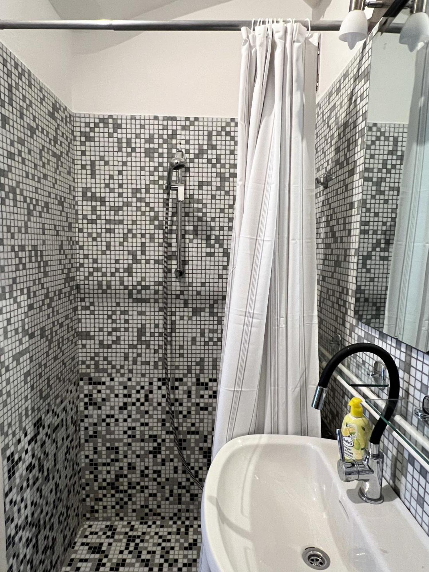 Large In Apartament *